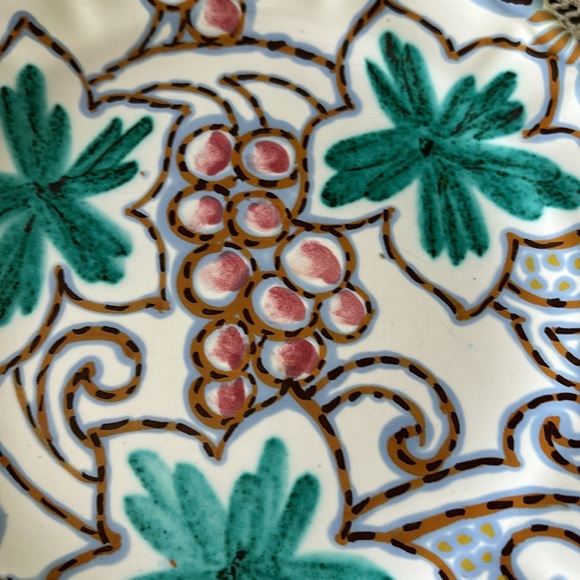 Majolica signed grape ceramic pottery plate. Hand painted. Signed & # - Picture 2 of 6